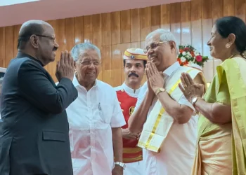 കേരളഗവര്ണറുടെ-സത്യപ്രതിജ്ഞാചടങ്ങില്-പങ്കെടുക്കാനെത്തിയ-സി.വി-ആനന്ദബോസിനെത്തേടി-ജന്മദിനാശംസകള്