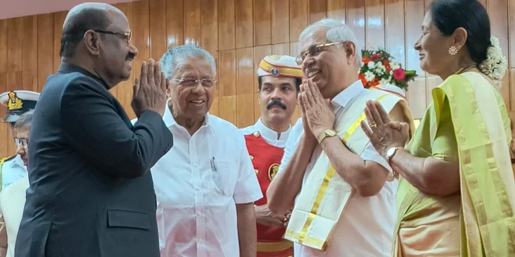 കേരളഗവര്ണറുടെ-സത്യപ്രതിജ്ഞാചടങ്ങില്-പങ്കെടുക്കാനെത്തിയ-സി.വി-ആനന്ദബോസിനെത്തേടി-ജന്മദിനാശംസകള്
