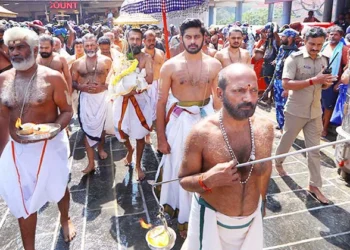 ഭക്തര്ക്ക്-ഔഷധകുടിവെള്ളമേകാന്-അട്ടപ്പാടിയിലെ-വനവാസികള്