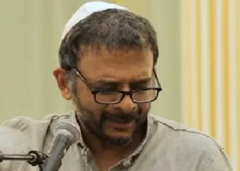 ടിഎം.കൃഷ്ണയെ-വേഷം-കെട്ടിക്കുന്നു,-തൊപ്പിയിട്ട്-സലാത്തുള്ള-സലാമുള്ള-കച്ചേരി;-പാടുന്നത്-സമാധാനത്തിനെന്ന്-ന്യായീകരണം