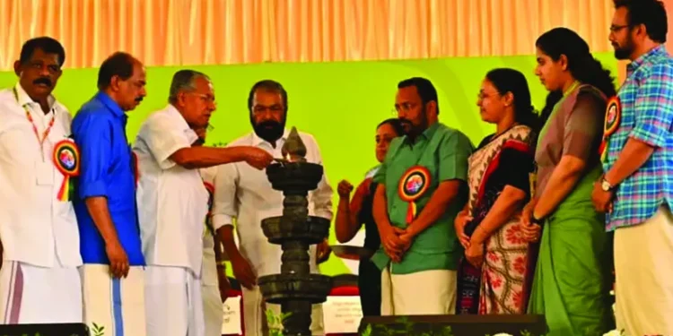 തലസ്ഥാനത്ത്-കൗമാര-കലാമാമാങ്കത്തിന്-തിരിതെളിഞ്ഞു;-ഇനി-അഞ്ചുനാൾ-കലാപൂരം,-മാറ്റുരയ്‌ക്കാനെത്തുന്നത്-പന്ത്രണ്ടായിരത്തിലധികം-പ്രതിഭകൾ