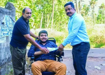 ജന്മനാ-വൈകല്യം-ബാധിച്ച-ജസീമിന്-നല്കിയ-വാക്ക്-പാലിച്ച്-എം.എ-യൂസഫലി;-ഇലക്ട്രിക്ക്-വീല്ചെയര്-കൈമാറി-ലുലു-ഗ്രൂപ്പ്