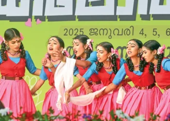കലോത്സവ-വേദിയെ-കണ്ണീരണിയിച്ച്-വെള്ളാര്‍മലയിലെ-കുട്ടികള്‍-ചുവടുവച്ചു;-ബന്ധങ്ങളറ്റിന്നനാഥരായിത്തീര്‍ന്നവര്‍…