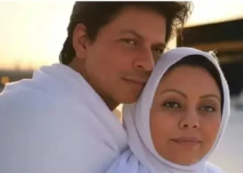 ഷാരൂഖ്-ഖാനും-ഗൗരിഖാനും-മെക്കയില്‍-പോയി-മൊട്ടയടിച്ച്-ഇസ്ലാമിലേക്ക്-പരിവര്‍ത്തനം-ചെയ്തെന്ന്-വ്യാജവാര്‍ത്ത;-ഫോട്ടോ-സൃഷ്ടിച്ചത്-എഐ-ഉപയോഗിച്ച്