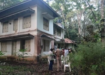 ചോറ്റാനിക്കരയിൽ-വർഷങ്ങളായി-പൂട്ടിക്കിടക്കുന്ന-വീട്ടിലെ-ഫ്രിഡ്ജിൽ-തലയോട്ടിയും-അസ്ഥികൂടവും