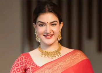 ‘അസഭ്യ-അശ്ലീല-ഭാഷാപണ്ഡിതമാന്യന്‍മാരേ,-എല്ലാ-സ്ത്രീകള്‍ക്കും-വേണ്ടി-ഞാന്‍-നിങ്ങളോട്-യുദ്ധം-പ്രഖ്യാപിക്കുന്നു’:-നടി-ഹണി-റോസ്