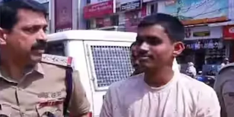 പടപ്പക്കരയില്‍-അമ്മയെയും-മുത്തച്ഛനെയും-കൊലപ്പെടുത്തിയ-സംഭവം;-പ്രതിയുമായി-തെളിവെടുത്തു