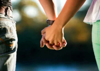 ദേശാഭിമാനി-–-ജനയുഗം-അവിഹിതം:-യുവതിക്ക്-പണി-പോയി,-യുവാവിനു-സ്ഥലംമാറ്റം