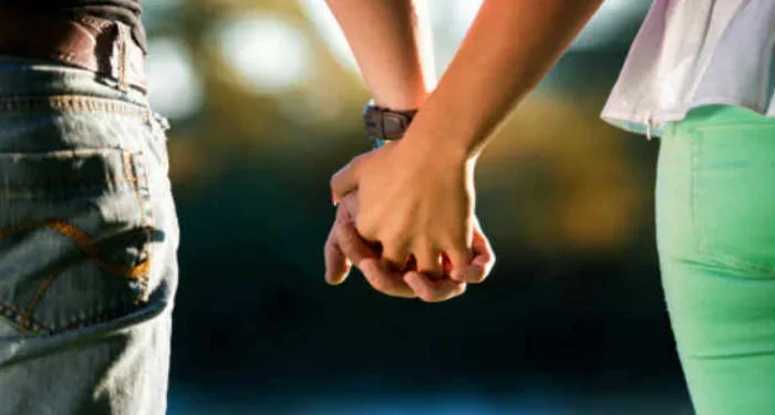 ദേശാഭിമാനി-–-ജനയുഗം-അവിഹിതം:-യുവതിക്ക്-പണി-പോയി,-യുവാവിനു-സ്ഥലംമാറ്റം