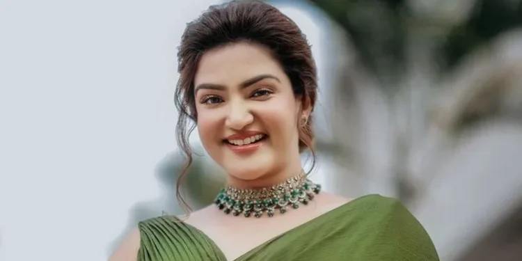 ഹണി-റോസിന്റെ-പരാതി;-അന്വേഷണത്തിന്-പ്രത്യേക-സംഘം,-പലരും-കമന്റുകൾ-ഡിലീറ്റ്-ചെയ്ത്-അക്കൗണ്ട്-റദ്ദാക്കി,-യുട്യൂബ്-ചാനലുകളും-നിരീക്ഷണത്തിൽ