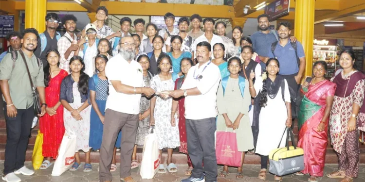 കലോത്സവത്തില്‍-കണ്ണീര്‍-വീഴാതെ-കാത്തു-സേവാഭാരതി;-എമക്ക്-പണം-തന്തതക്ക്-ഒരുപാട്-സന്തോശം…