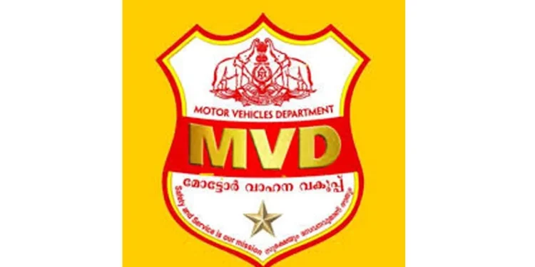 സ്വകാര്യ-ബസ്-ജീവനക്കാര്‍-തമ്മില്‍-ഏറ്റുമുട്ടി;-യാത്രക്കാരിയുടെ-കണ്ണില്‍-കണ്ണാടിചില്ല്-തുളച്ചുകയറി