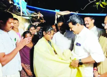 സ്കൂള്-കലോത്സവത്തില്-മിമിക്രിയില്-എ-ഗ്രേഡ്-നേടിയ-നയനയ്ക്ക്-വീടാകും,-സുരേഷ്-ഗോപി-ഉറപ്പ്-നല്കി