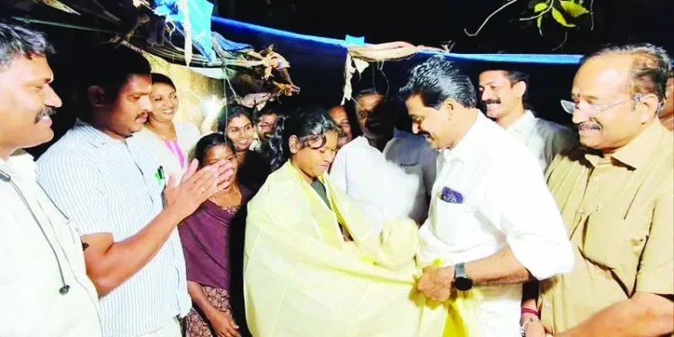 സ്കൂള്-കലോത്സവത്തില്-മിമിക്രിയില്-എ-ഗ്രേഡ്-നേടിയ-നയനയ്ക്ക്-വീടാകും,-സുരേഷ്-ഗോപി-ഉറപ്പ്-നല്കി