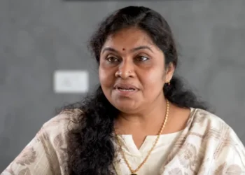 സൗന്ദര്യപൂര്‍ണ്ണമായ-ശരീരം-തൊഴിലിടത്ത്-ഉപയോഗിക്കാന്‍-സ്ത്രീക്ക്-സ്വാതന്ത്ര്യമുണ്ടെന്ന്-നടി-ഗായത്രി-വര്‍ഷ