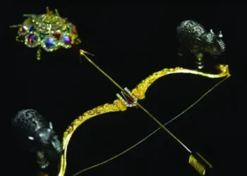 സ്വർണത്തിൽ-തീർത്ത-അമ്പും-വില്ലും,-വെള്ളിയിൽ-തീർത്ത-ആനകളും;-ശബരിമല-അയ്യപ്പന്-കാണിക്കയായി-സമർപ്പിച്ച്-സെക്കന്തരാബാദ്-സ്വദേശി