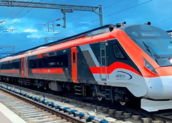 20-കോച്ചുള്ള-വന്ദേഭാരതും-ഫുള്‍