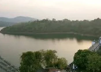 പീച്ചി-ഡാം-റിസര്‍വോയറില്‍-വീണ-4-പെണ്‍കുട്ടികളെയും-ആശുപത്രിയിലെത്തിച്ചു,-3-പേര്‍-വെന്റിലേറ്ററില്‍