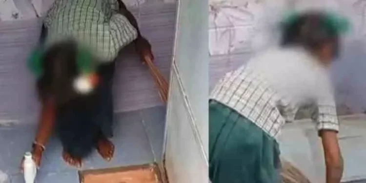 സ്കൂളിലെ-ടോയ്ലറ്റുകള്-വൃത്തിയാക്കുന്നത്-വിദ്യാര്ഥികള്-:-വീഡിയോ-അടക്കം-പുറത്ത്-:-പ്രിന്സിപ്പലിനെ-സസ്പെന്ഡ്-ചെയ്തു