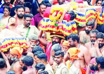 സന്നിധാനം-ഒരുങ്ങി;-ഇന്ന്-മകരവിളക്ക്;-സുരക്ഷാ-ക്രമീകരണങ്ങൾക്കായി-5,000-പോലീസുകാർ,-തിരക്ക്-നിയന്ത്രിക്കാൻ-പ്രത്യേകം-സജ്ജീകരണങ്ങൾ