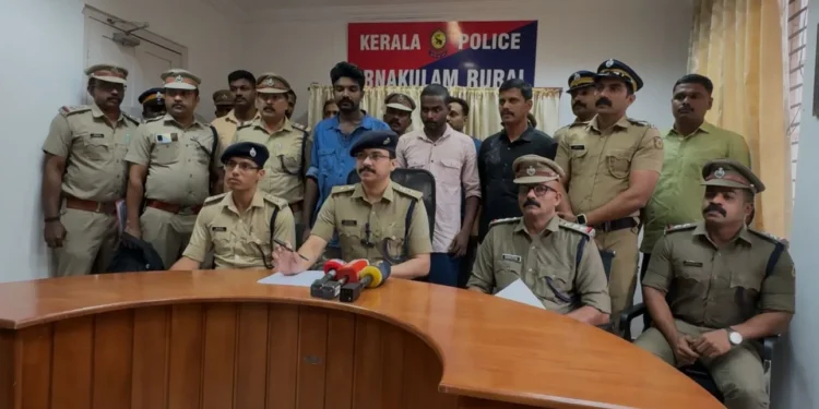 26കാരി-ഷെമുവടക്കം-പത്ത്-പ്രതികൾ-ചേർന്ന്-ഒരുക്കിയ-കൊടും-ക്രൂരതയ്ക്ക്-അന്ത്യം-:-സ്കൂട്ടർ-യാത്രികനെ-കുത്തി-വീഴ്ത്തി-22-ലക്ഷം-കവർന്ന-പ്രതികൾ-പിടിയിൽ