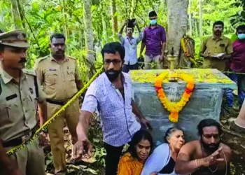 സമാധി-സംഭവം:-ഗോപന്‍-സ്വാമിയുടെ-മൃതദേഹം-‘സമാധി-കുടീരത്തില്‍’-നിന്ന്-പുറത്തെടുത്തു,-പോസ്റ്റ്‌മോര്‍ട്ടത്തിനായി-മെഡിക്കല്‍-കോളേജിലേക്ക്-മാറ്റി