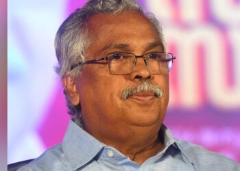 സെക്രട്ടേറിയറ്റിന്-മുന്നില്‍-സ്‌റ്റേജ്-കെട്ടി-പ്രവര്‍ത്തകര്‍;-ബിനോയ്-വിശ്വത്തിന്റെ-ശകാരത്തിന്-പിന്നാലെ-നീക്കം-ചെയ്തു