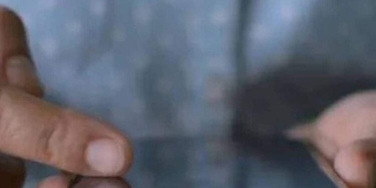 ‘വസ്ത്രം-ഊരിമാറ്റി-വീഡിയോ-എടുത്ത്-പ്രചരിപ്പിച്ചു’;-ക്ലാസിൽ-വച്ച്-വിദ്യാർത്ഥിയെ-സഹപാഠികൾ-ഉപദ്രവിച്ചതായി-പരാതി