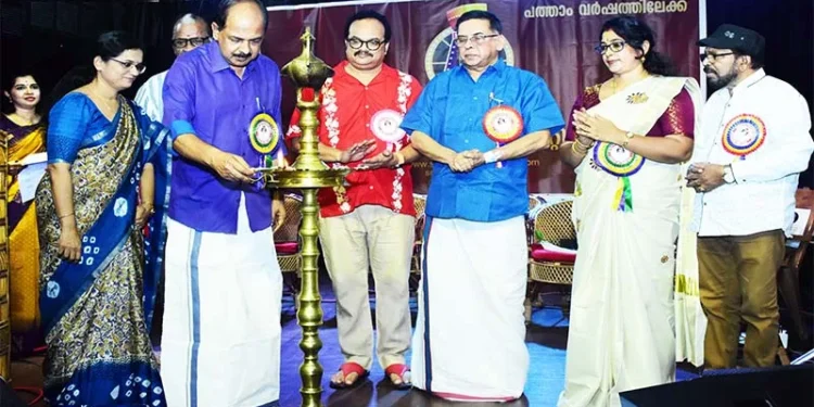 പ്രഥമ-സത്യജിത്-റേ-നാടക-പുരസ്കാരവും-സാഹിത്യ-അക്കാദമിയുടെ-ഉദ്ഘാടനവും,-തൈക്കാട്-ഭാരത്-ഭവൻ-ഹാളിൽ-നടന്നു.