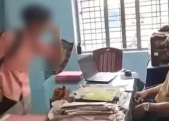 മൊബൈല്‍-ഫോണ്‍-പിടിച്ചുവച്ച-അധ്യാപകന്-നേരെ-കൊലവിളി-നടത്തി-പ്ലസ്‌വണ്‍-വിദ്യാര്‍ഥി