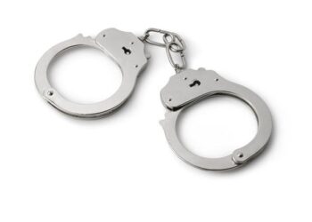 സുഹൃത്തിന്റെ-ഭാര്യയെ-വെടിവച്ച്-പരിക്കേല്‍പ്പിച്ച-വനിതാ-ഡോക്ടറുടെ-പരാതിയില്‍-സുഹൃത്തിനെ-കസ്റ്റഡിയിലെടുത്തു