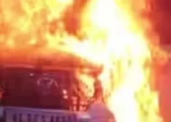 പാലക്കാട്-ഓട്ടത്തിനിടെ-കാര്‍-കത്തി-നശിച്ചു