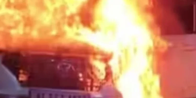 പാലക്കാട്-ഓട്ടത്തിനിടെ-കാര്‍-കത്തി-നശിച്ചു