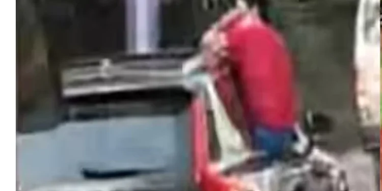 ഓടുന്ന-കാറില്‍-അഭ്യാസ-പ്രകടനം-;-ആഡംബര-കാര്‍-പിടിച്ചെടുത്ത്-മോട്ടോര്‍-വാഹന-വകുപ്പ്