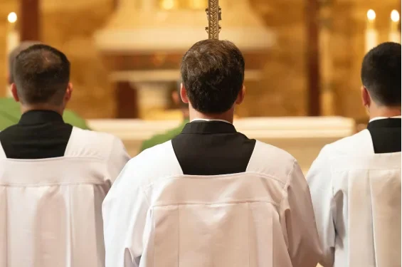 ക്രൈസ്തവ-സന്യസ്തരുടെ-അനന്തരാവകാശികള്‍-അടുത്ത-ബന്ധുക്കള്‍,-രൂപതയല്ലെന്നും-ഹൈക്കോടതി