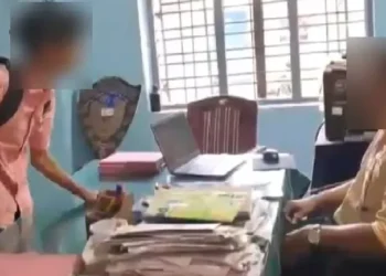 മാപ്പ്-പറയാം-,-എനിക്ക്-ആ-സ്കൂളിൽ-തന്നെ-പഠിക്കണം-:-അധ്യാപകനോട്-കൊലവിളി-നടത്തിയതിൽ-മാനസാന്തരമുണ്ടെന്ന്-പ്ലസ്-വൺ-വിദ്യാർത്ഥി