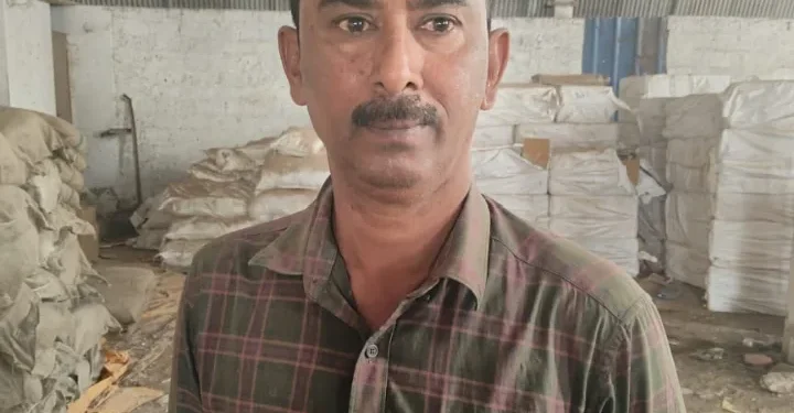 പെരുമ്പാവൂർ-ലഹരിയുടെ-ഇടത്താവളമാകുന്നു-!-കമറുദീൻ-ഗോഡൗണിൽ-ചാക്കിൽ-അട്ടിയിട്ട്-ഒളിപ്പിച്ചിരുന്നത്-മൂന്ന്-കോടിയുടെ-പുകയില-ഉത്പന്നങ്ങൾ 