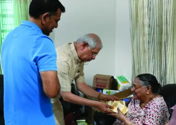 വിഎസ്-മാതൃകാപരമായ-പൊതുജീവിതം-നയിച്ച-വ്യക്തി;-വിഎസ്.-അച്യുതാനന്ദനെ-സന്ദർശിച്ച്-ഗവർണർ-രാജേന്ദ്ര-വിശ്വനാഥ്-ആർലേക്കർ