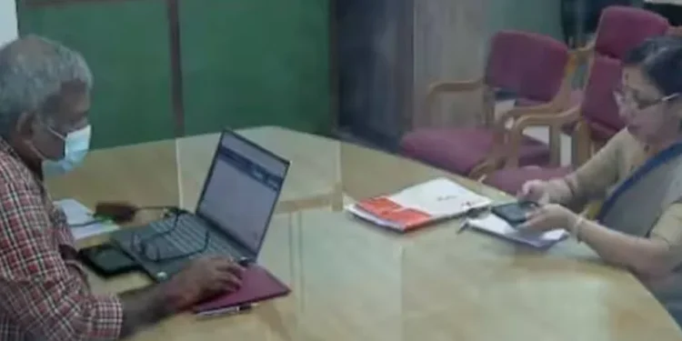 കോഴിക്കോട്-ഡിഎംഒ-ഓഫീസിലെ-കസേരകളി-തുടരുന്നു;-ഡോ.ആശാദേവിയുടെ-നിയമനം-സ്‌റ്റേ-ചെയ്ത്-്-അഡ്മിനിസ്‌ട്രേറ്റീവ്-ട്രിബ്യൂണല്‍