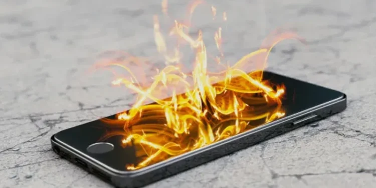 കുന്ദമംഗലത്ത്-ചാര്ജ്-ചെയ്യാന്-വച്ചിരുന്ന-സ്മാര്ട്ട്-ഫോണ്-പൊട്ടിത്തെറിച്ചു