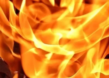 കുടുംബ-വഴക്കിനെ-തുടര്‍ന്ന്-തൃശൂരില്‍-യുവാവ്-വീടിന്-തീവച്ചു