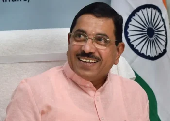 റേഷനു-പകരം-പണം-:-കൂടിയാലോചിച്ചുമാത്രം-നടപടിയെന്ന്-കേന്ദ്രമന്ത്രി-പ്രഹ്ലാദ്-ജോഷി