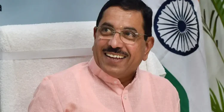 റേഷനു-പകരം-പണം-:-കൂടിയാലോചിച്ചുമാത്രം-നടപടിയെന്ന്-കേന്ദ്രമന്ത്രി-പ്രഹ്ലാദ്-ജോഷി