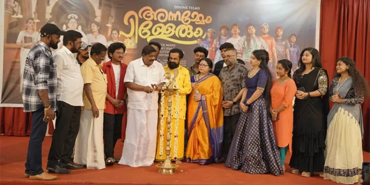 ഡിവൈൻ-ഫിലിംസിന്റെ-ബാനറിൽ-നിർമ്മിക്കുന്ന-അന്നമ്മേം-പിള്ളേരും-എന്ന-ചിത്രത്തിന്റെ-പൂജ-നടന്നു.