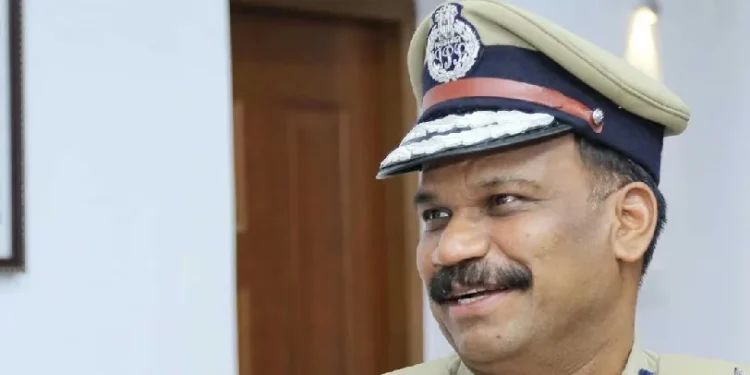 എ‍ഡിജിപി-പി.-വിജയന്-വിശിഷ്ട-സേവാ-മെ‍ഡൽ;-അഗ്നിരക്ഷാ-സേനയിലെ-2-പേർക്കും-ബഹുമതി