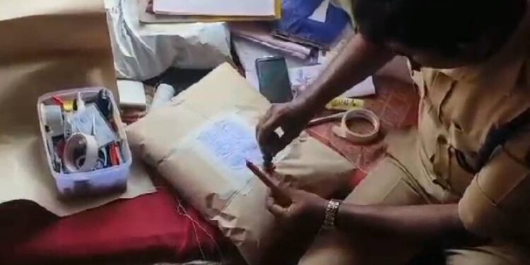 രഹസ്യവിവരം-ലഭിച്ച്-കൊല്ലത്ത്-61കാരന്റെ-വീട്ടിൽ-നടത്തിയ-റെയ്‌ഡിൽ-കണ്ടെടുത്തത്-ഒളിപ്പിച്ചുവച്ച-കഞ്ചാവ്