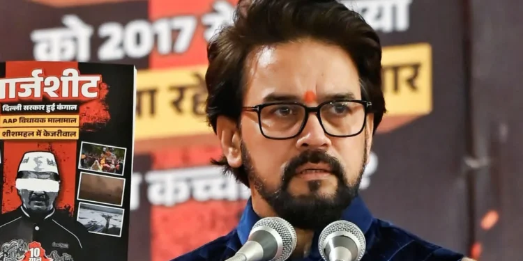 മഫ്ളർ-ചുറ്റി-ഡൽഹിയിലേക്ക്-കെജ്രിവാൾ-ചുമച്ചു-വന്നു-,-ഇപ്പോൾ-നഗരവാസികൾക്ക്-ശ്വാസം-കിട്ടാത്ത-അവസ്ഥ-:-മുൻ-മുഖ്യനെ-പരിഹസിച്ച്-അനുരാഗ്-താക്കൂർ