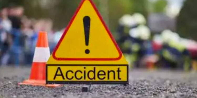 ഡ്രൈവറുടെ കാലിലെ മാംസപേശികള്‍ വലിഞ്ഞു, നിയന്ത്രണം വിട്ട സ്വകാര്യ ബസ് ഇടിച്ച് വീടിന്റെ മതില്‍ തകര്‍ന്നു