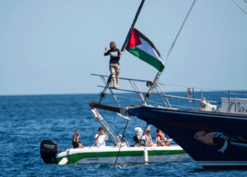 ഗാസയിലേക്കുള്ള-സഹായ-കപ്പൽ-തടഞ്ഞ്-ഇസ്രയേൽ-സൈന്യം,ഗ്രെറ്റ-തൻബർഗ്-അടക്കം-12പേർ-കസ്റ്റഡിയിൽ,-ഇവരെ-തിരിച്ചയയ്ക്കുമെന്ന്-ഇസ്രയേൽ