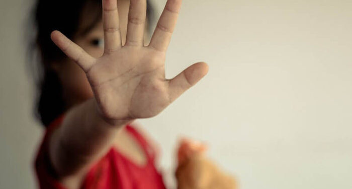 കൊല്ലത്തെ-ഭിന്നശേഷിക്കാരിയുടെ-ദുരൂഹമരണം:-കുട്ടി-ക്രൂര-പീഡനത്തിനിരയായെന്ന്-പോസ്റ്റ്‌മോര്‍ട്ടം-റിപ്പോർട്ട്,-ബന്ധുവായ-14-കാരൻ-നിരീക്ഷണത്തിൽ,-മാതാവ്-ജോലിക്ക്-പോകുമ്പോൾ-ആറുവയസുകാരിയെ-ഏൽപ്പിച്ചിരുന്നത്-പ്രതിയുടെ-വീട്ടിൽ